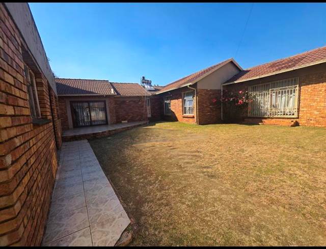 3 BEDROOM HOUSE FOR SALE IN DAWN PARK